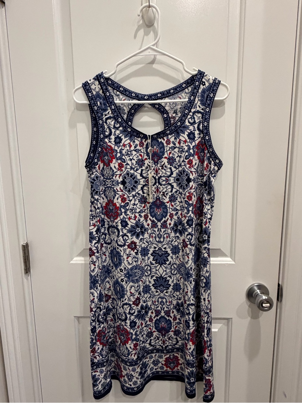 Max Studio Navy, White and Red Floral Keyhole Shift Dress